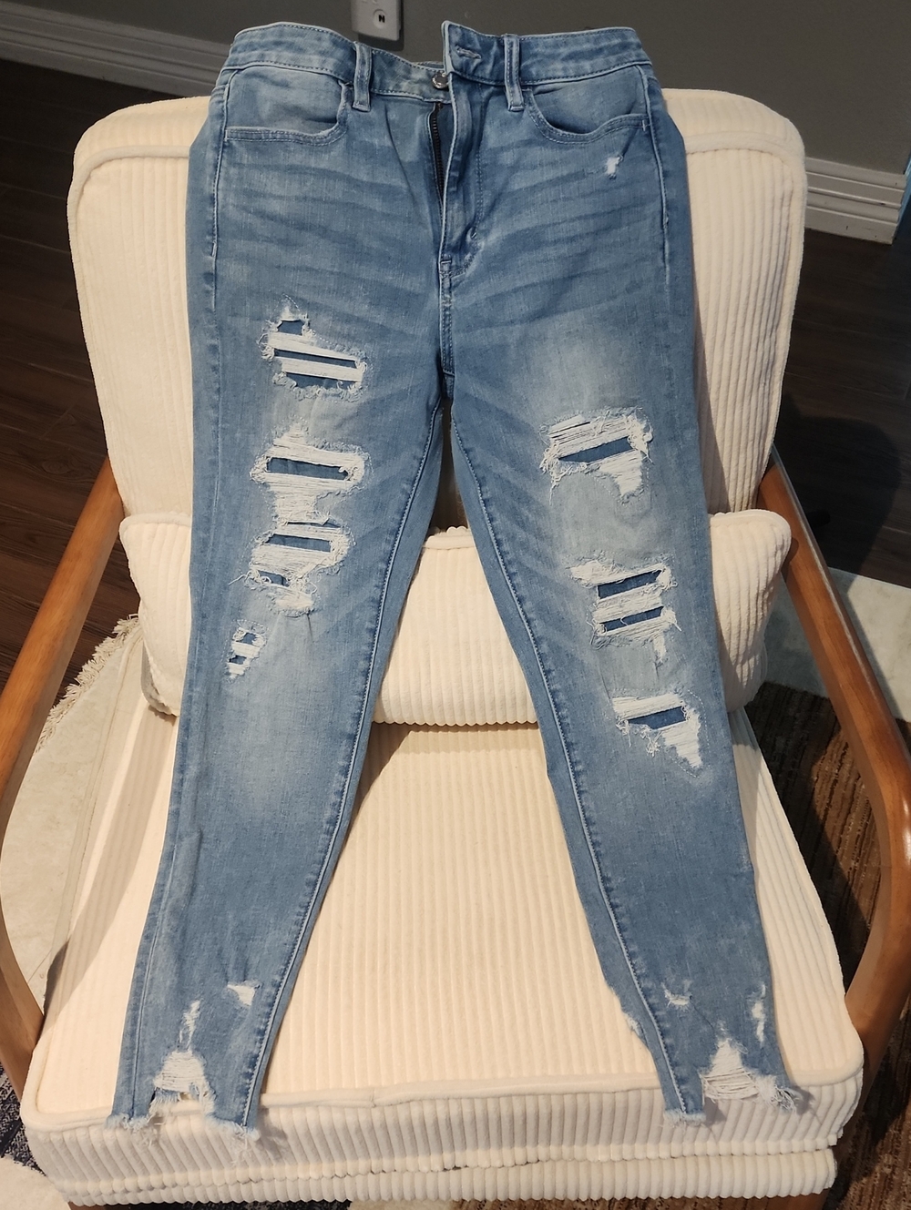 American Eagle Outfitters 6 Light Blue Distressed Skinny 360 Stretch Jegging